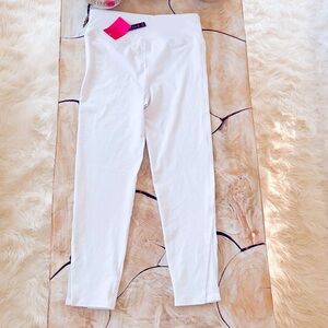NWT!  7/8 WHITE YOGA PANTS 💋✨